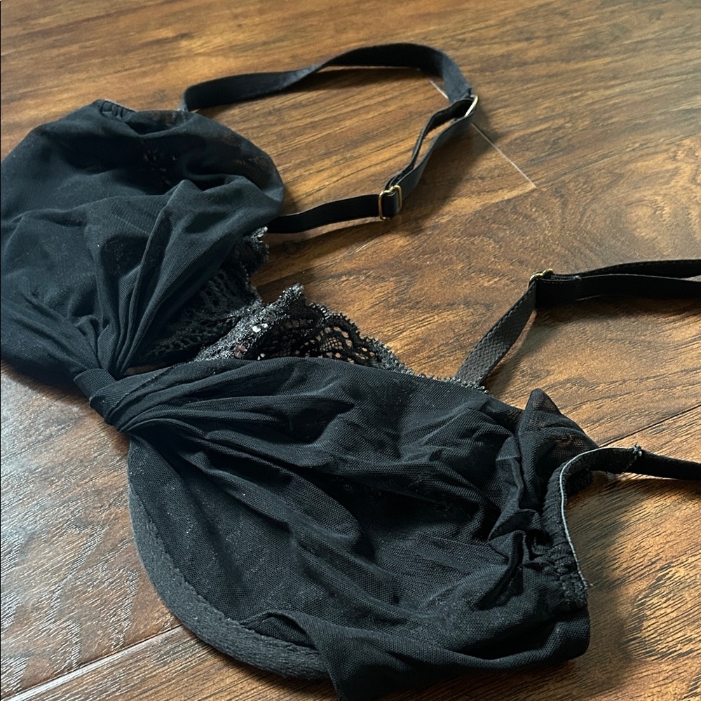 Very Sexy Victoria’s Secret Black Lace Women's Bra, Size 34D EUC 🖤